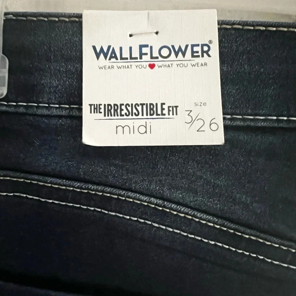 Juniors Wallflowers Denim Shorts - Picture 3 of 4